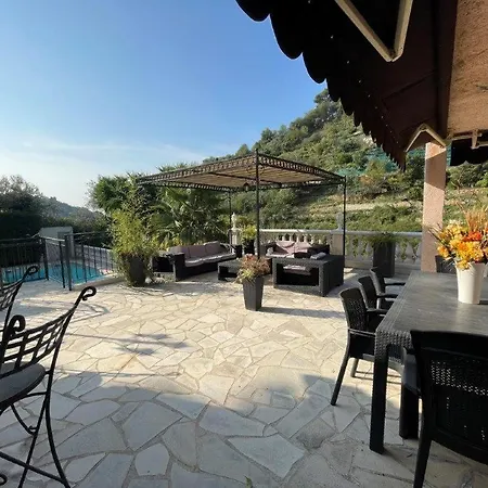 Rez De Avec Piscine Апартаменти