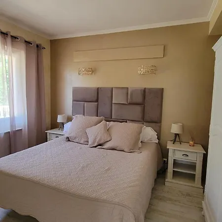 דירה Rez De Avec Piscine מנטון