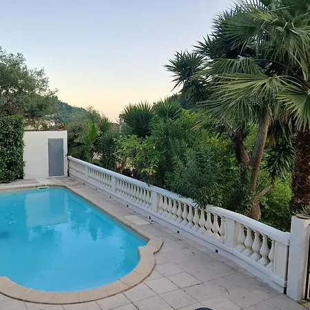 Rez De Avec Piscine Apartmán