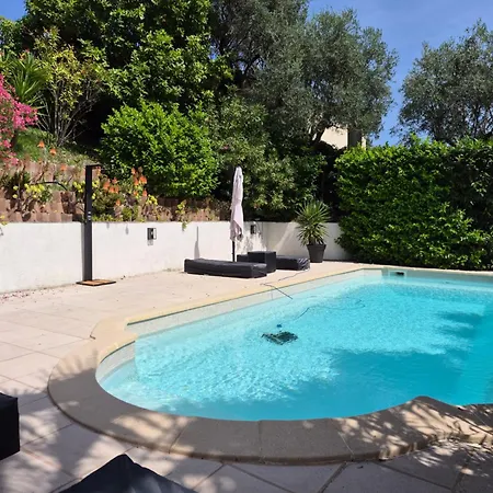 Apartmán Rez De Avec Piscine *
